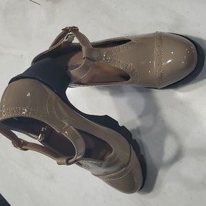 Size 8 Dadawen shoes.